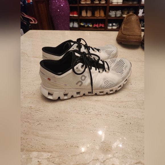 Womens on cloud size 9 - Picture 5 of 5